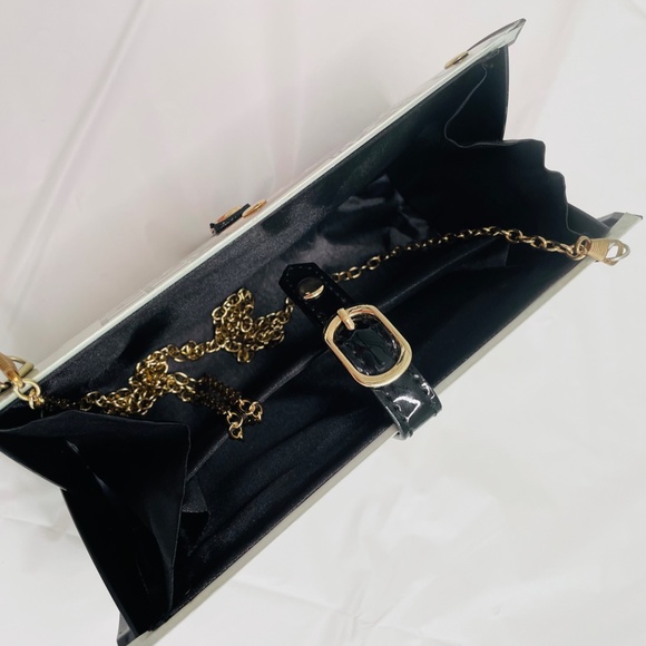 Fashion Magazine Clutch - Picture 4 of 8